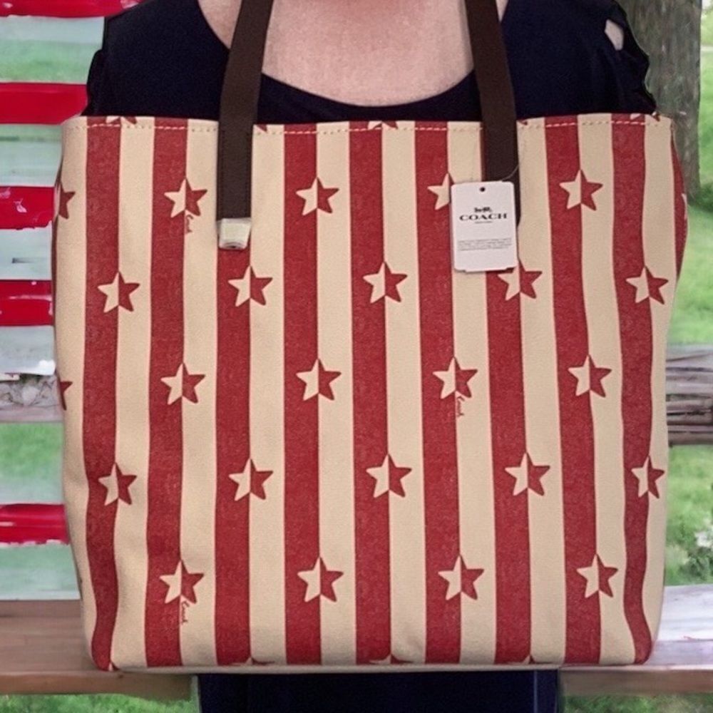 COACH NWT LARGE CANVAS TOTE BAG CHALK RED STRIPED WITH STARS PATRIOTIC - Picture 4 of 9